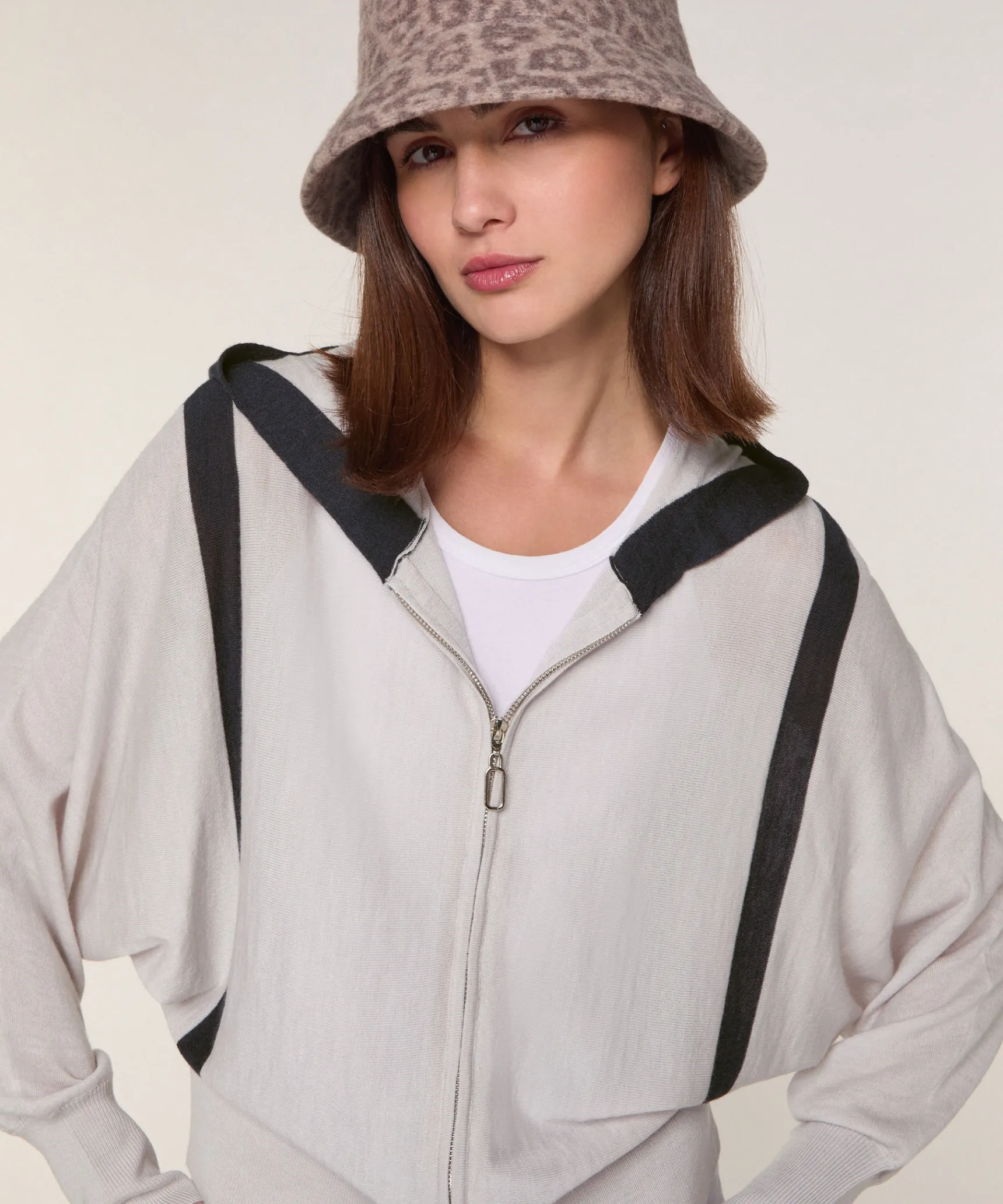New Rodier Gilet à capuche en laine mérinos blanc