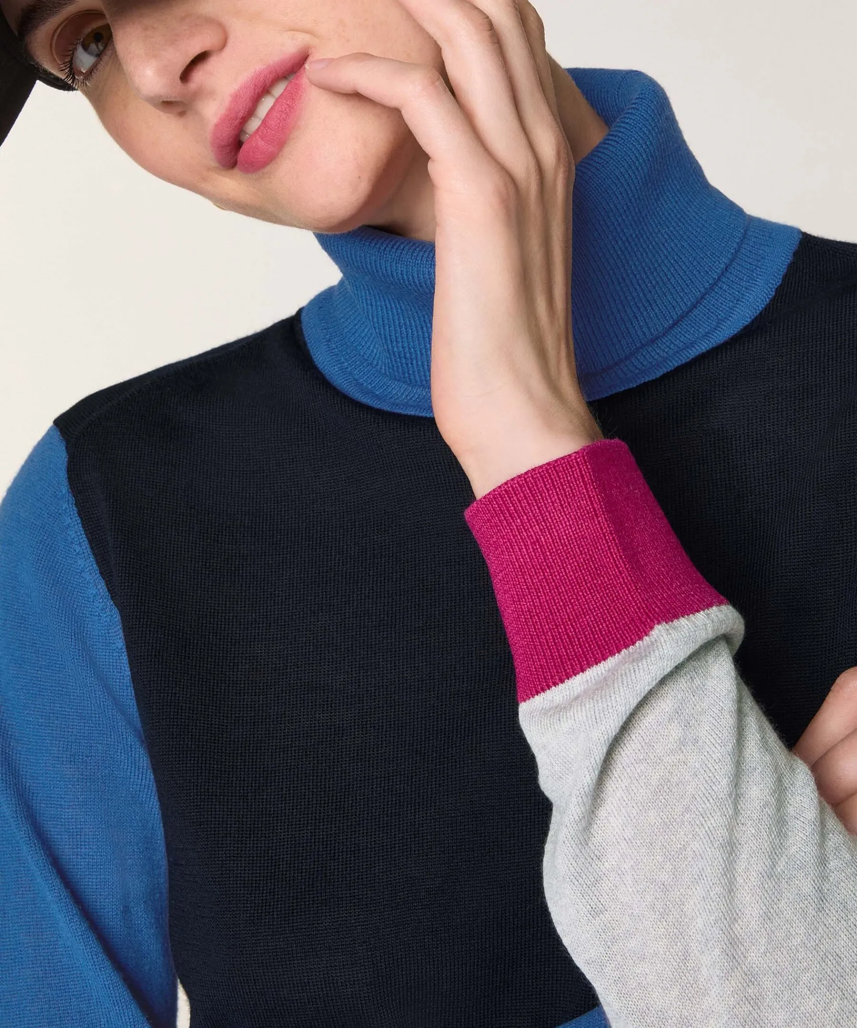 Rodier Pull col roulé color block en laine mérinos bleu marine