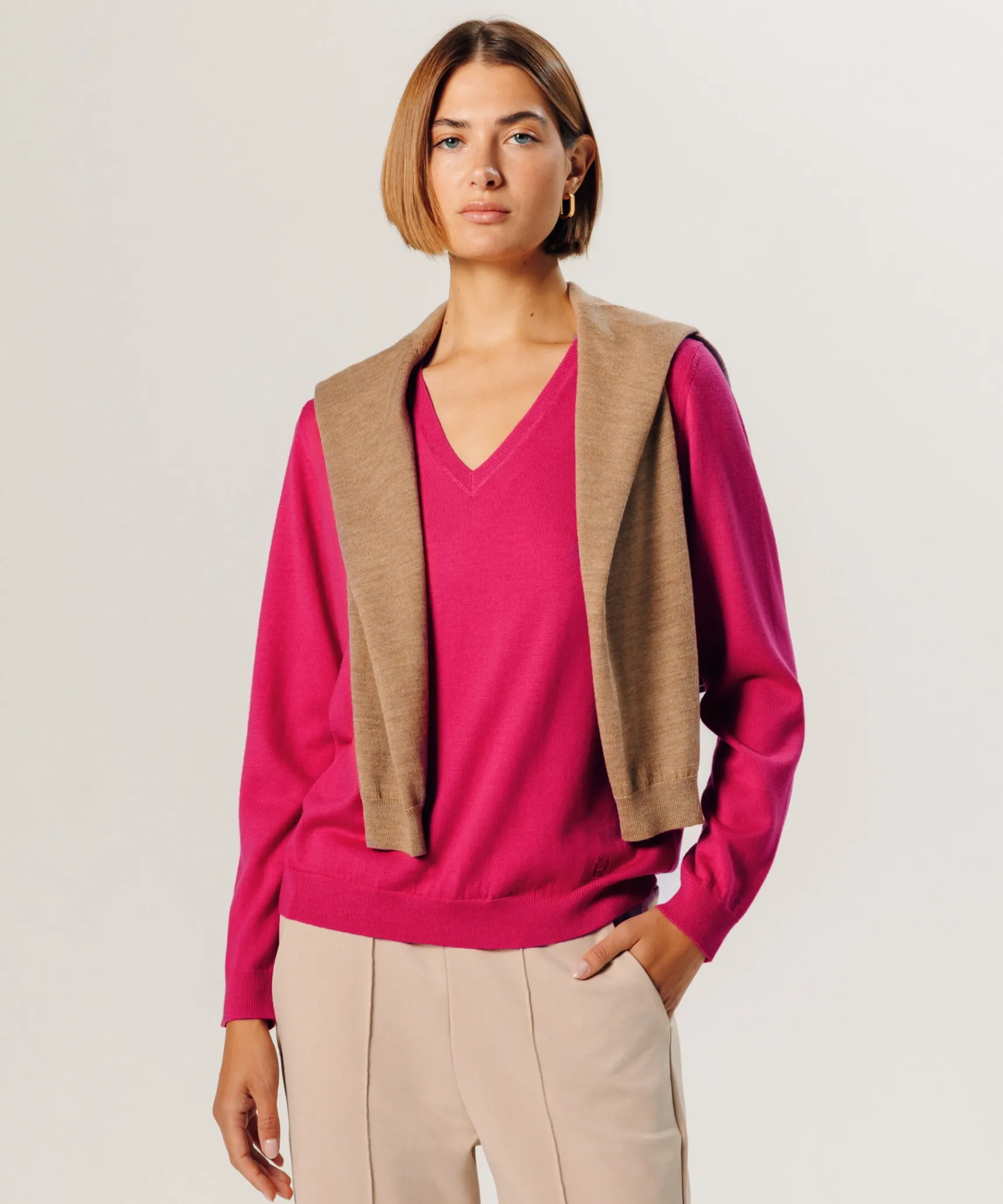 Hot Rodier Pull col V en laine mérinos rose tonique