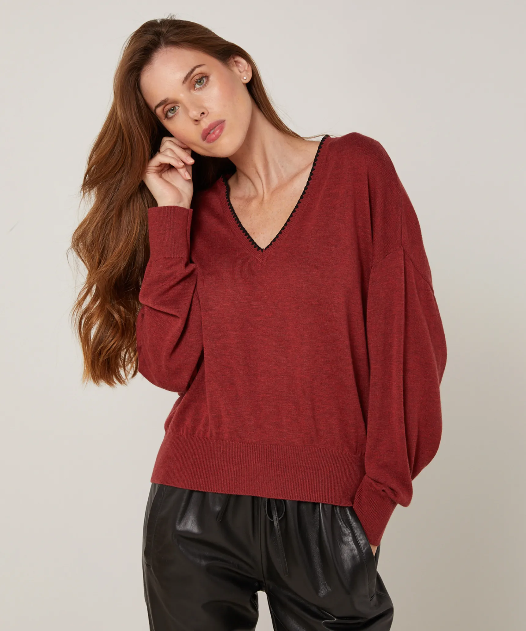 Hot Rodier Pull col V en maille fine rouge brique