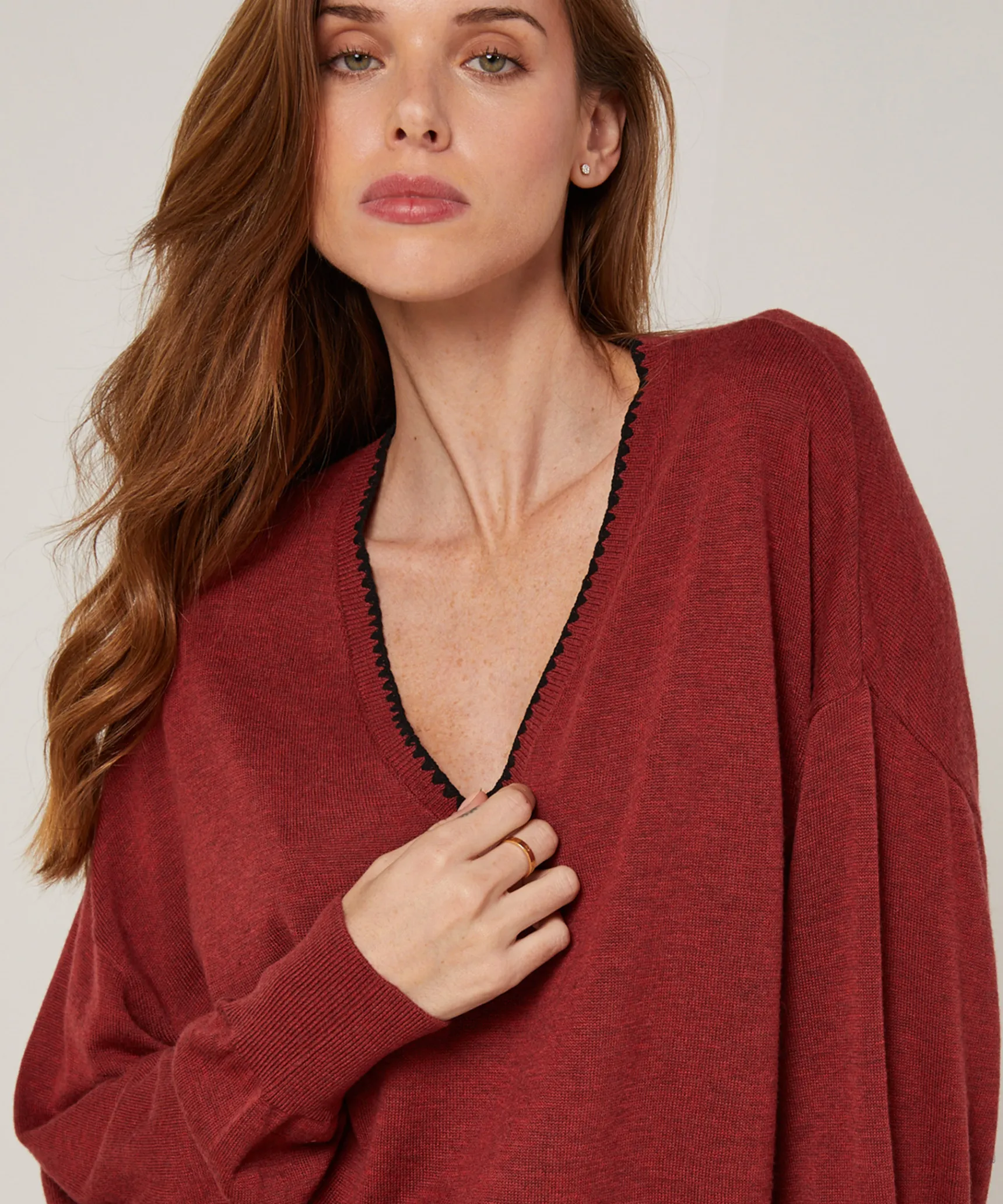 Hot Rodier Pull col V en maille fine rouge brique