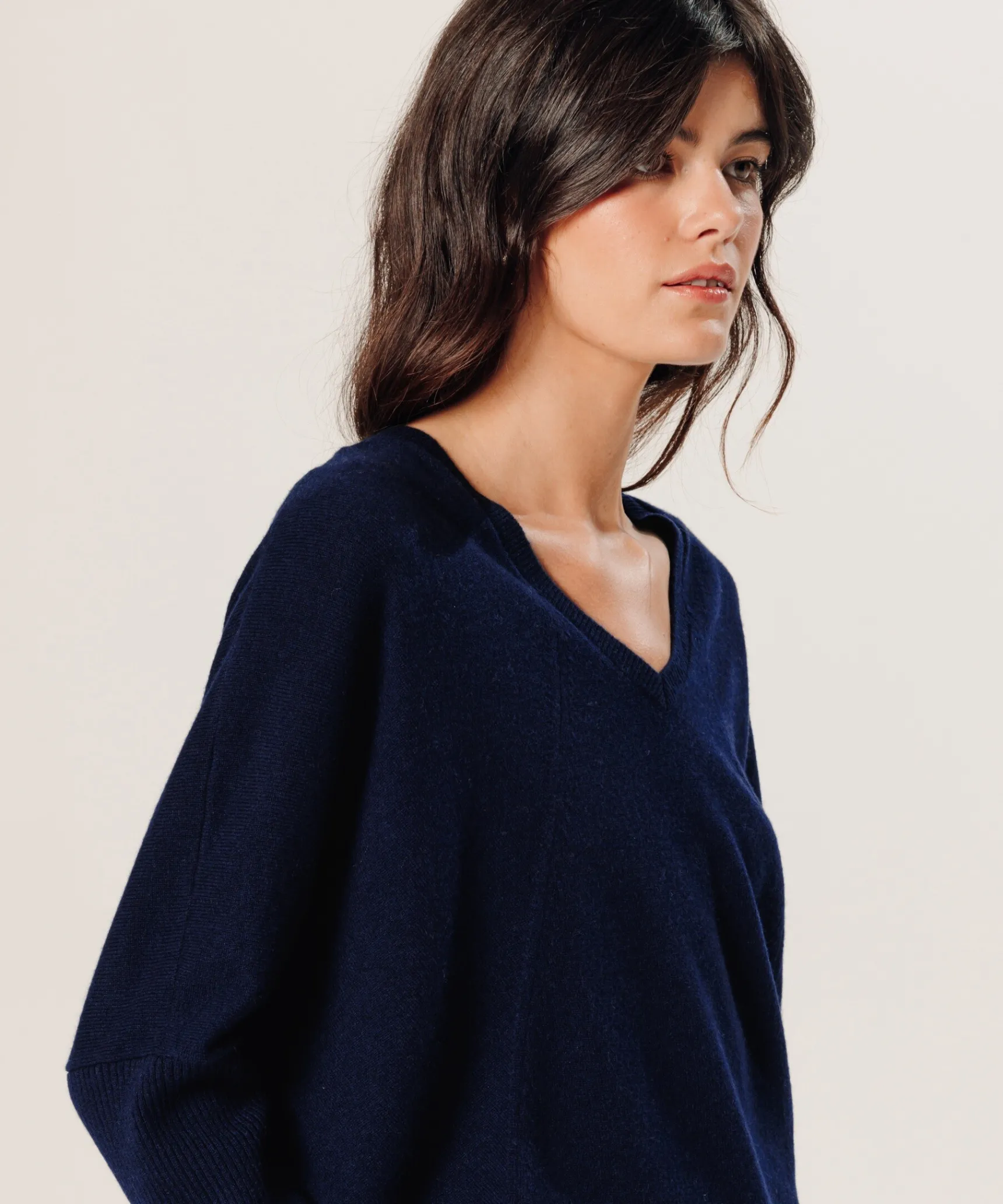 Outlet Rodier Pull col V oversize en cachemire bleu marine