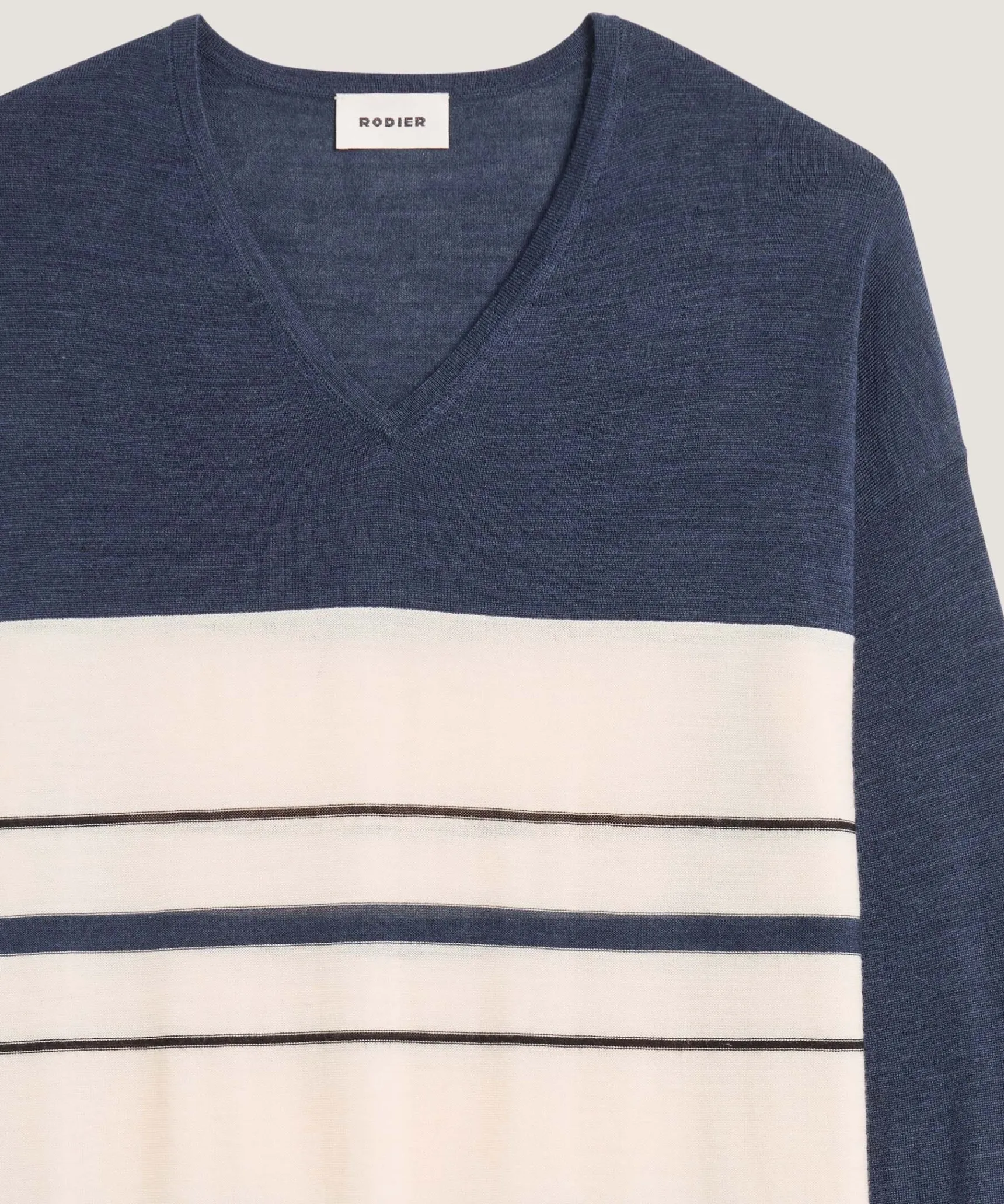 Rodier Pull col V rayé en laine mérinos bleu denim